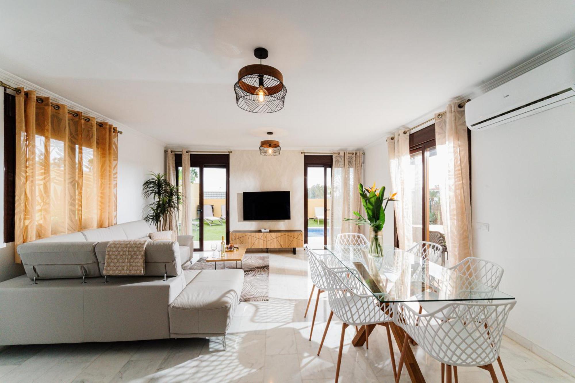 Villa With 4 Bedrooms And Private Heated Pool Σαν Μιγκέλ ντε Αμπόνα Εξωτερικό φωτογραφία