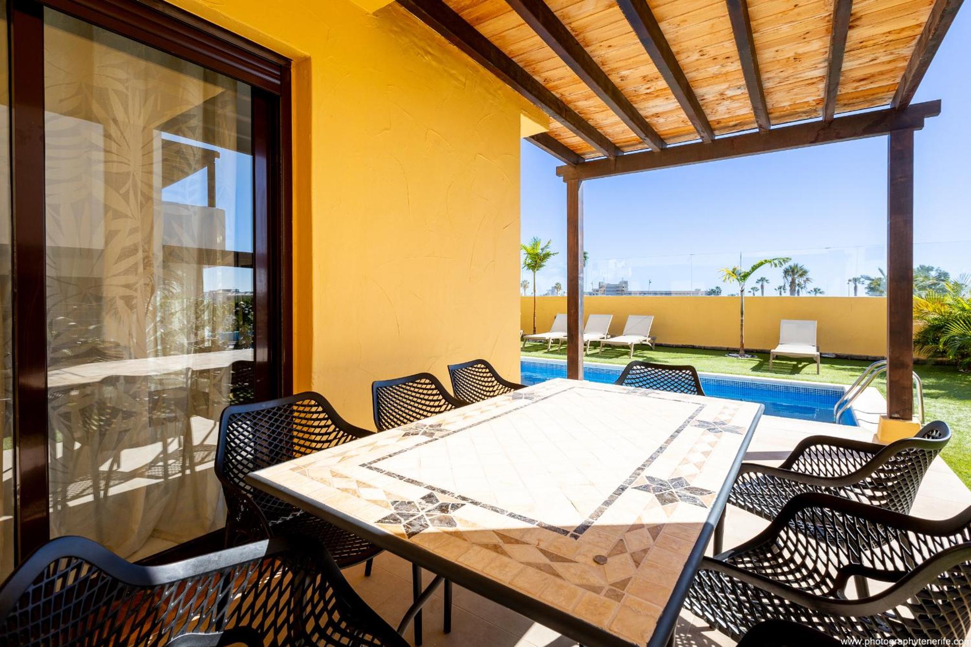 Villa With 4 Bedrooms And Private Heated Pool Σαν Μιγκέλ ντε Αμπόνα Εξωτερικό φωτογραφία