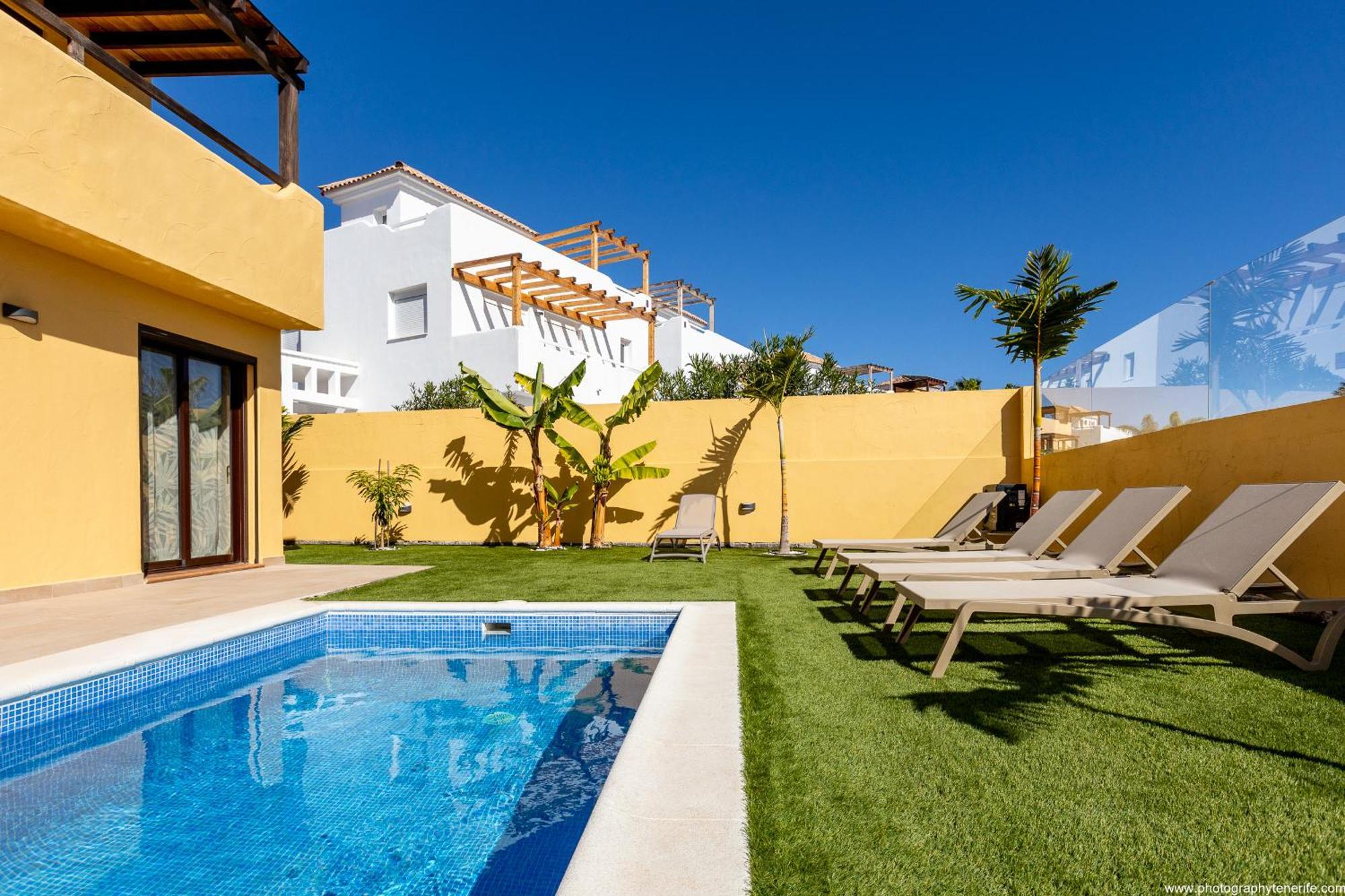 Villa With 4 Bedrooms And Private Heated Pool Σαν Μιγκέλ ντε Αμπόνα Εξωτερικό φωτογραφία
